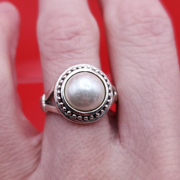 Size 7.75 925 Sterling Silver Worn Faux Pearl Solid Ring - Picture 3 of 7